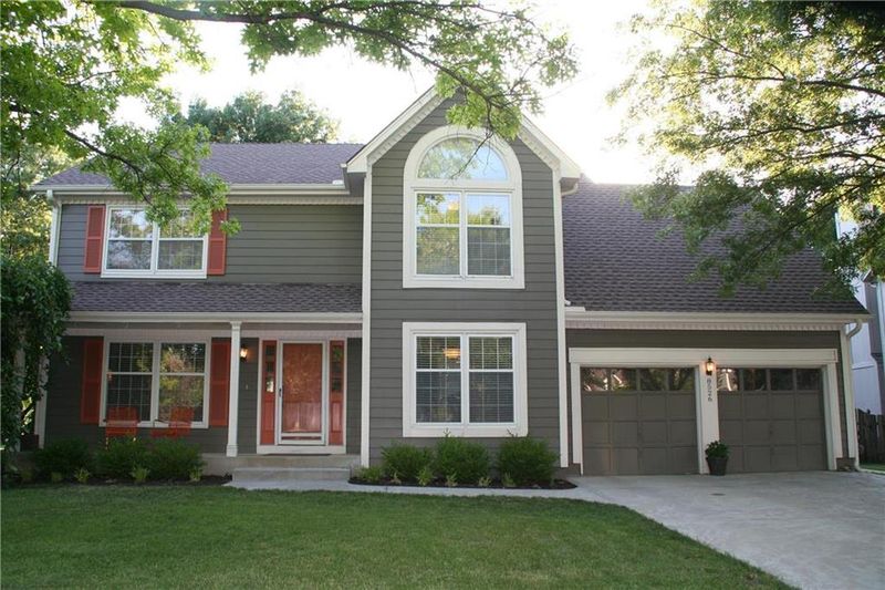 8526 Allman Rd, Lenexa, KS 66219
