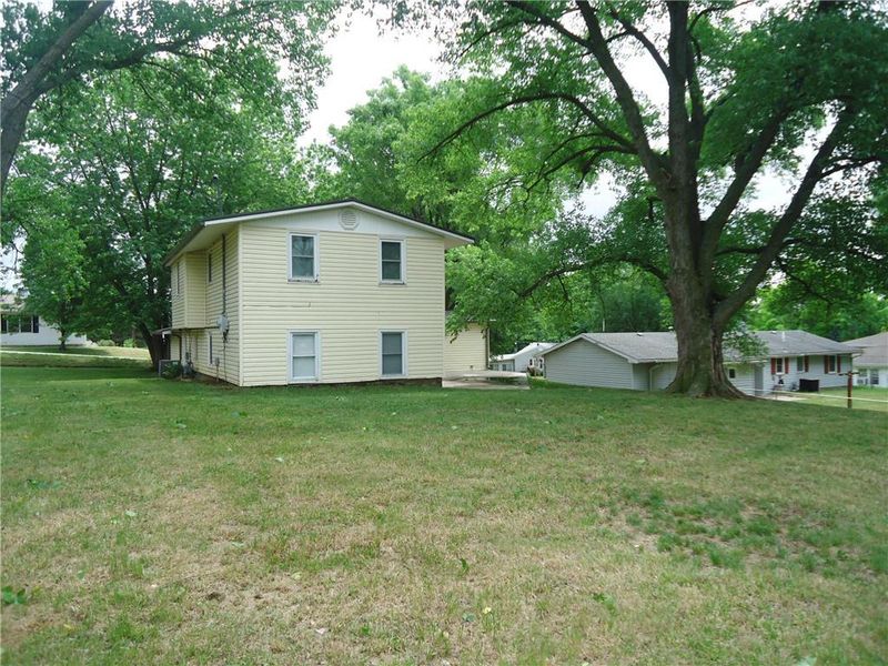 2210 Millwood Dr, Atchison, KS 66002