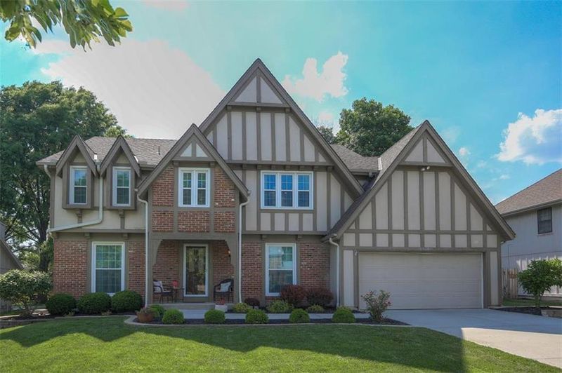 10538 Flint St, Overland Park, KS 66214