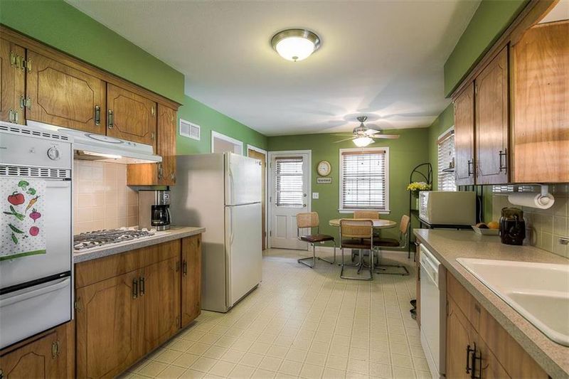 5406 Lowell St, Overland Park, KS 66202