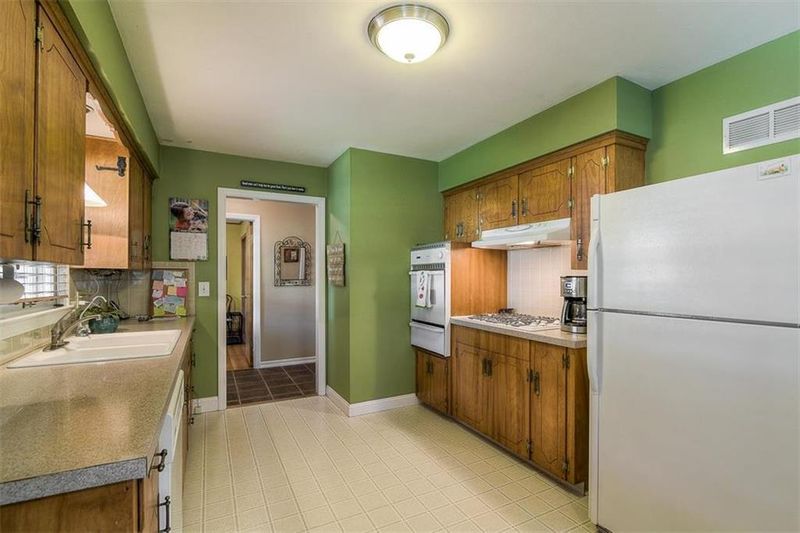 5406 Lowell St, Overland Park, KS 66202