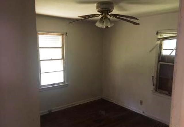 3437 E 54th St, Kansas City, MO 64130
