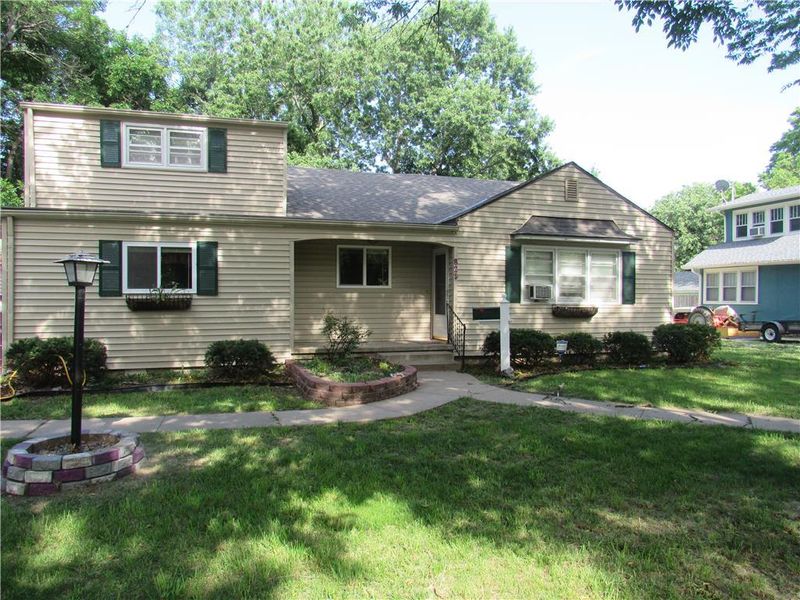 823 S Willow St, Ottawa, KS 66067