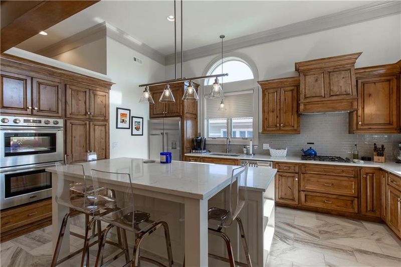 5042 Walnut St, Kansas City, MO 64112