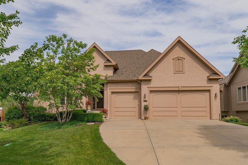 16005 Grandview St, Overland Park, KS 66085
