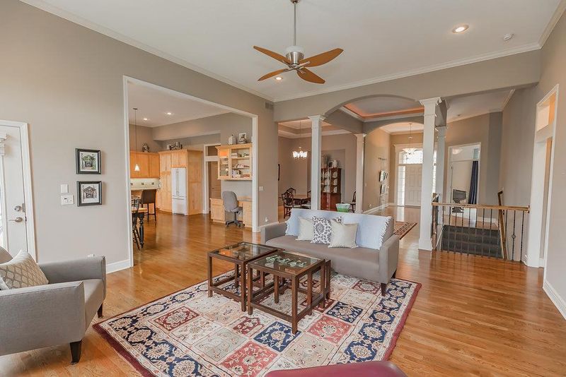 16005 Grandview St, Overland Park, KS 66085