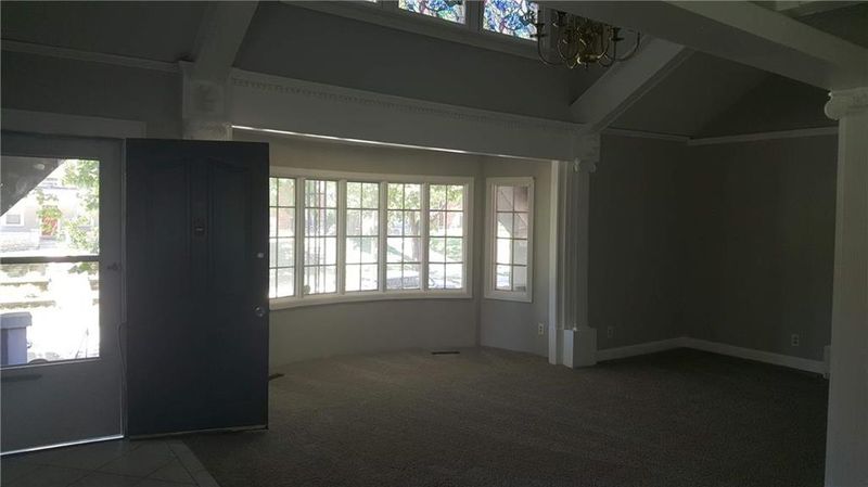 5111 Tracy Ave, Kansas City, MO 64110