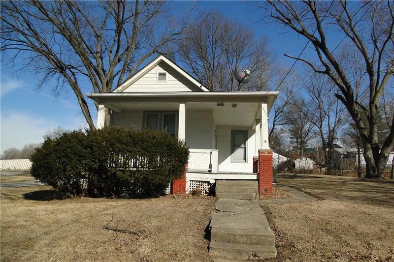 1302 Ottawa St, Leavenworth, KS 66048