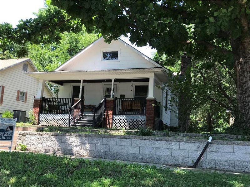 506 W 27th St, Higginsville, MO 64037