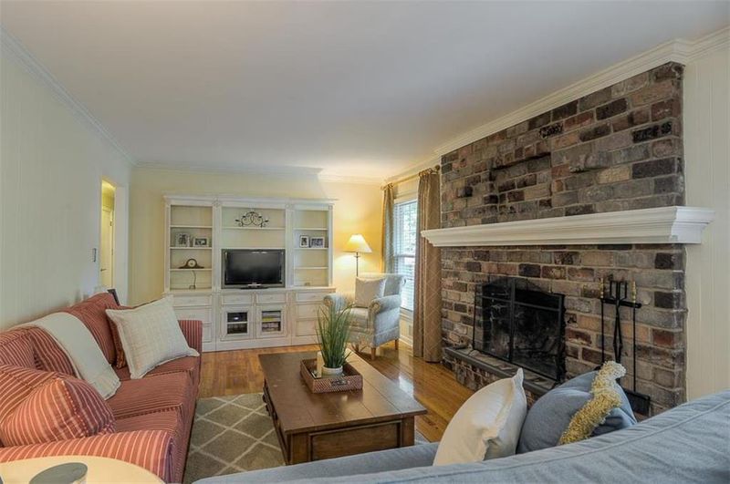 115 E 113 Ter, Kansas City, MO 64114