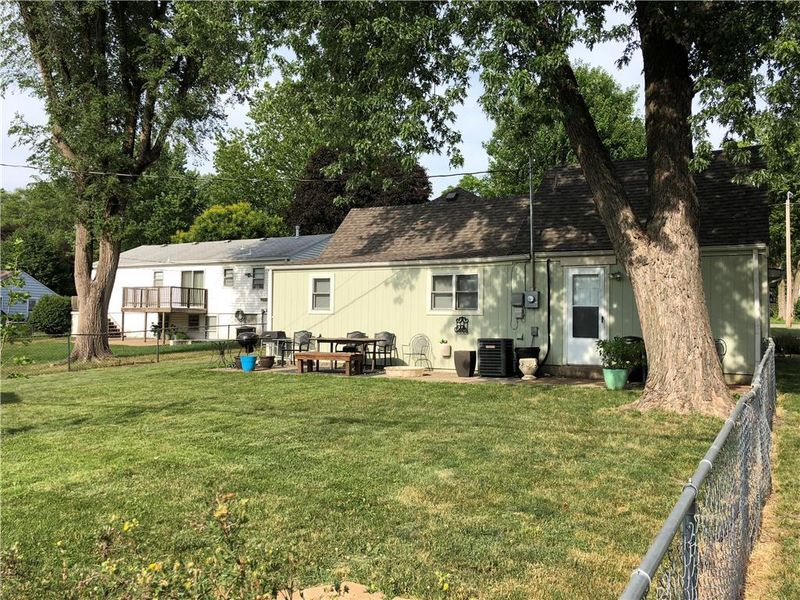 8930 Walnut St, Kansas City, MO 64114