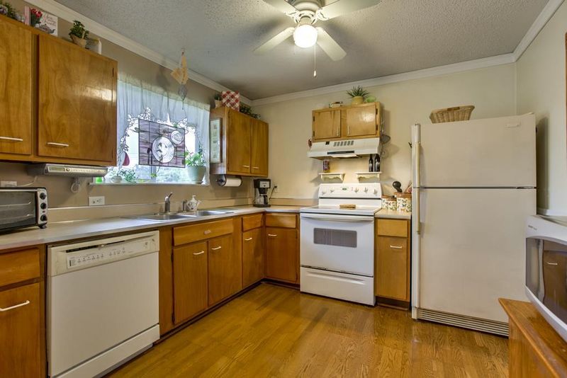 7212 NE 46th St, Kansas City, MO 64117
