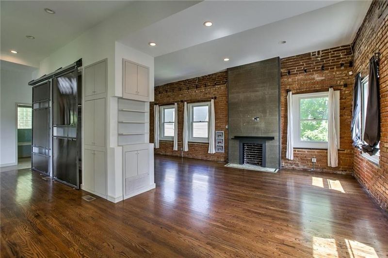 3036 Mcgee St, Kansas City, MO 64108
