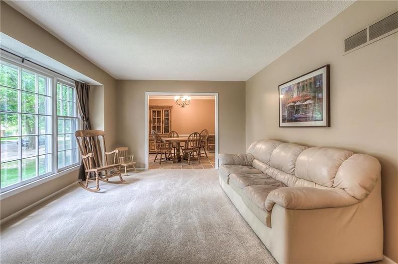 9308 W 81st Ter, Overland Park, KS 66204
