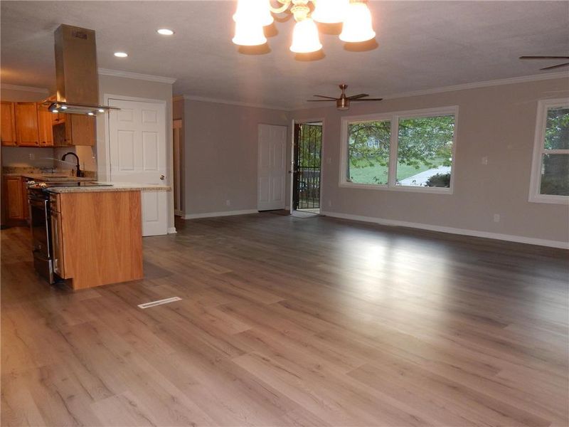 4715 E 39th St, Kansas City, MO 64130