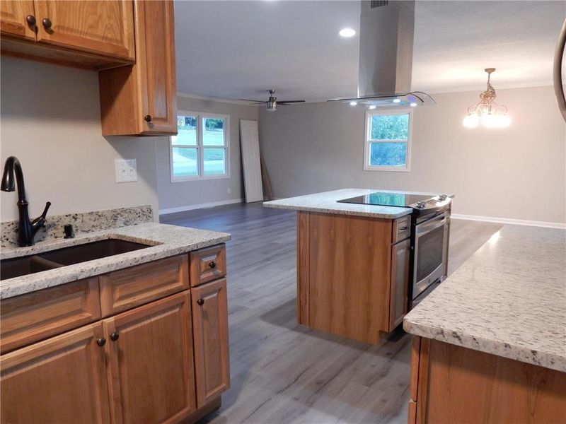 4715 E 39th St, Kansas City, MO 64130