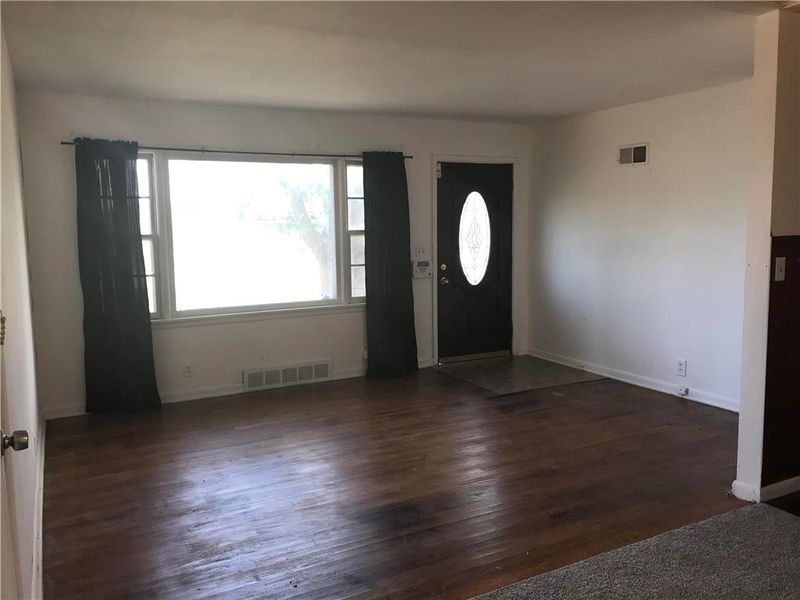 9005 E 35th St, Kansas City, MO 64129