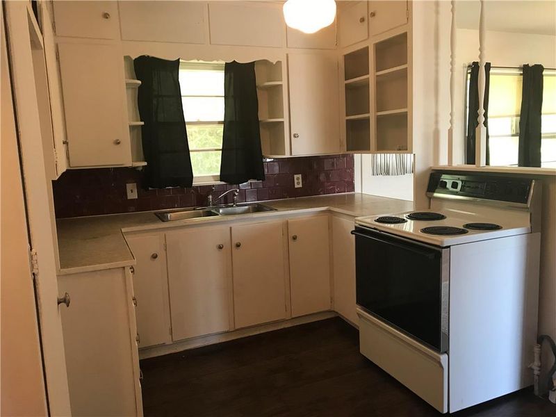 9005 E 35th St, Kansas City, MO 64129