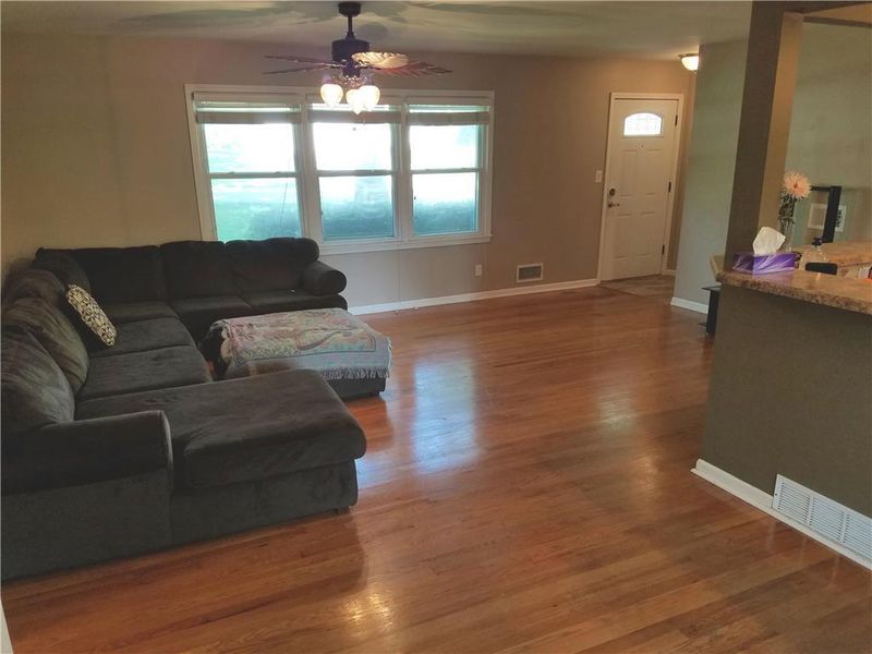 457 S Forrest Ave, Liberty, MO 64068