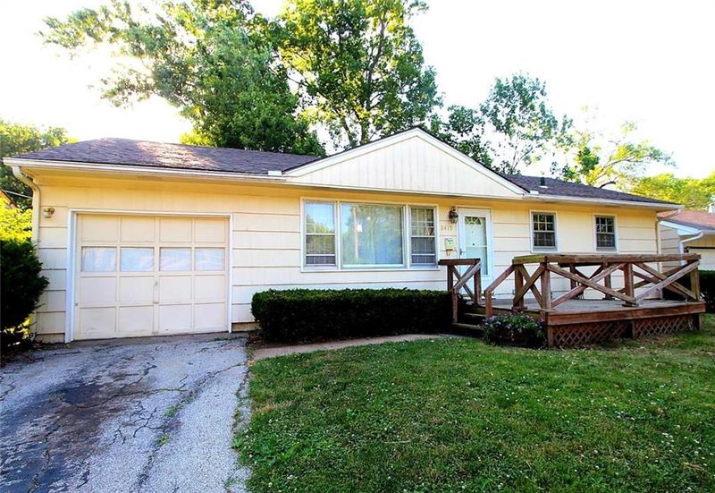 8419 Oak St, Kansas City, MO 64114