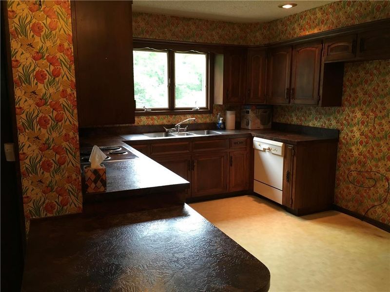 9500 W 175th St, Overland Park, KS 66221