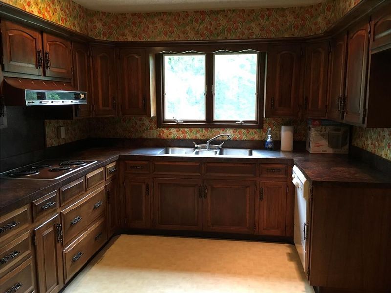9500 W 175th St, Overland Park, KS 66221