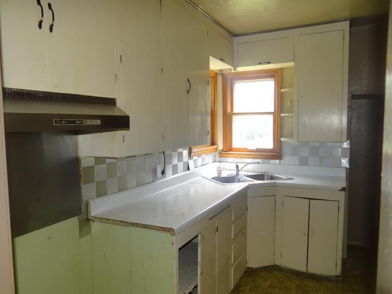 9201 E 69th Ter, Raytown, MO 64133