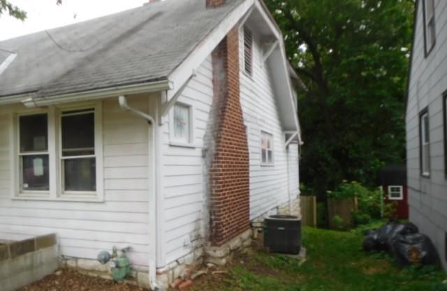 4221 E 62nd St, Kansas City, MO 64130