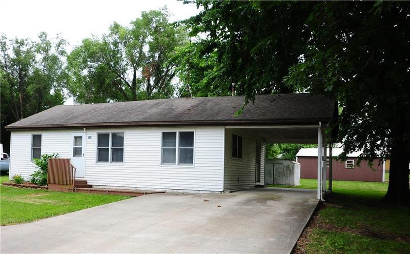 106 E Pine St, Drexel, MO 64742