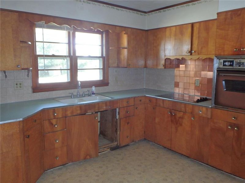 303 N Main St, Newtown, MO 64667
