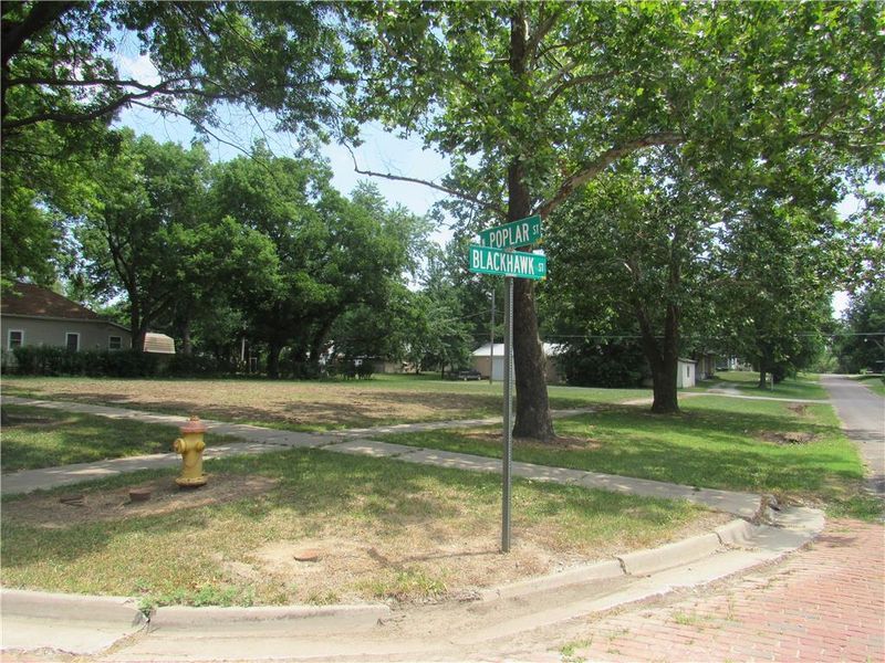 901 N Poplar St, Ottawa, KS 66067