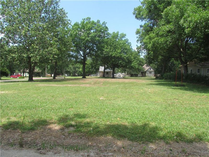 901 N Poplar St, Ottawa, KS 66067