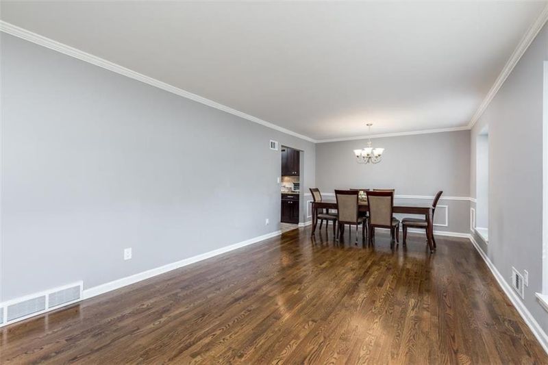 9614 Overhill Rd, Kansas City, MO 64134
