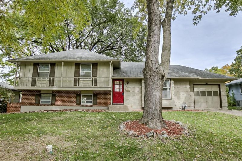 8300 E 105th Ter, Kansas City, MO 64134