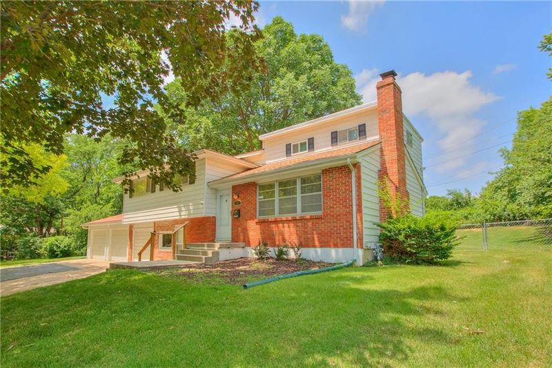 16 E 98th St, Kansas City, MO 64114