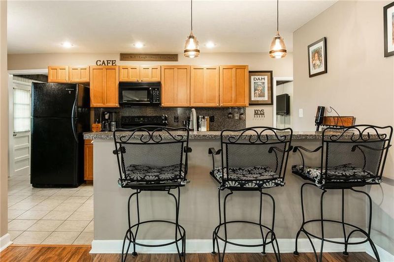 110 W 96th St, Kansas City, MO 64114