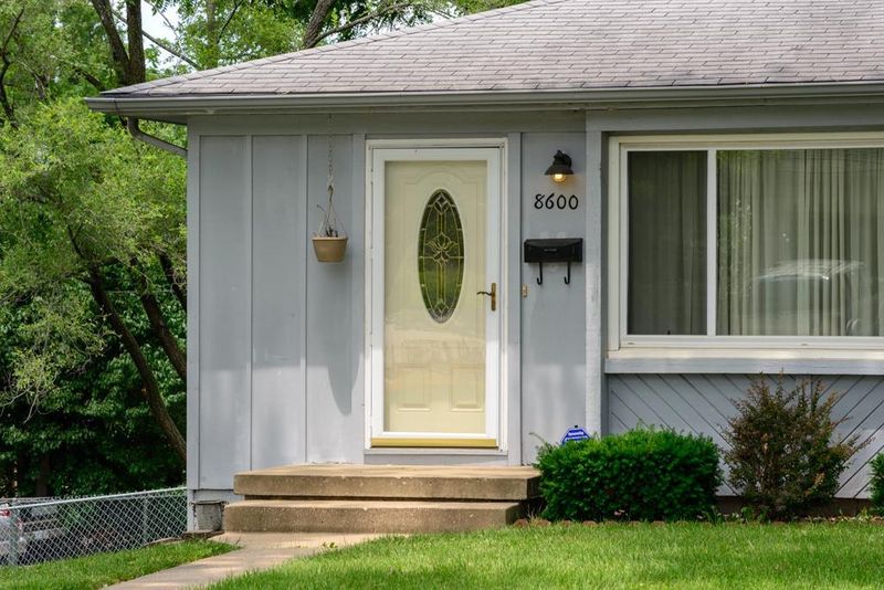 8600 E 52nd Ter, Kansas City, MO 64129