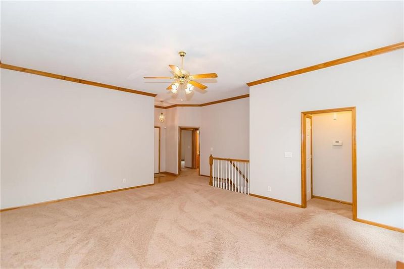 9805 N Hedges Ave, Kansas City, MO 64157
