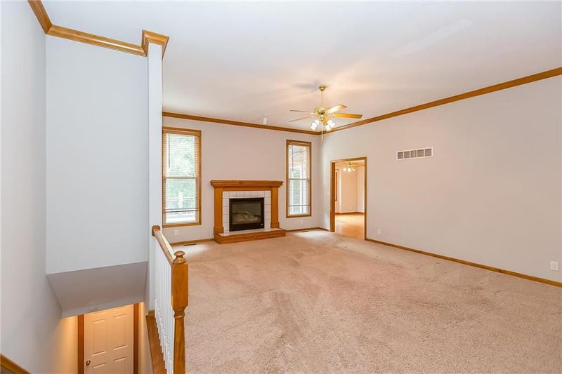 9805 N Hedges Ave, Kansas City, MO 64157