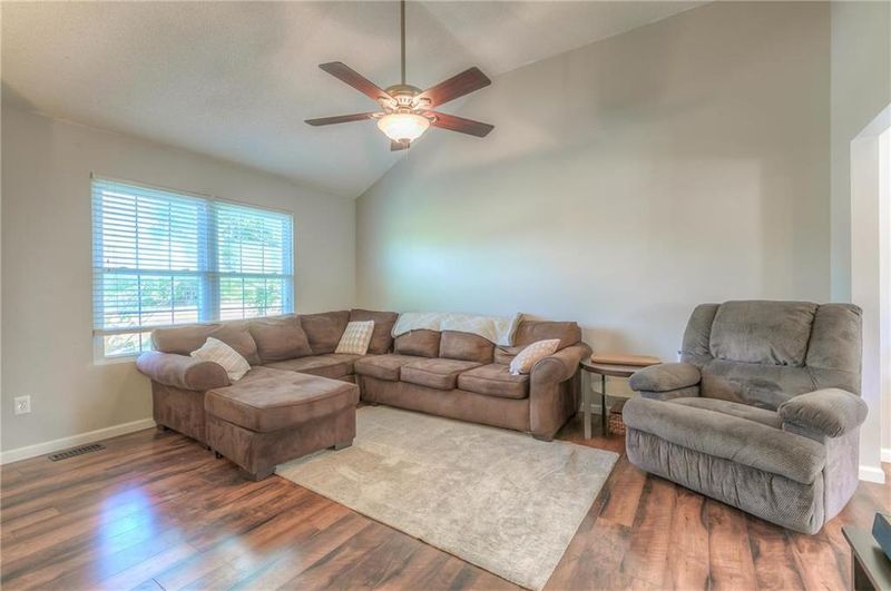 8310 NE 112th St, Kansas City, MO 64157