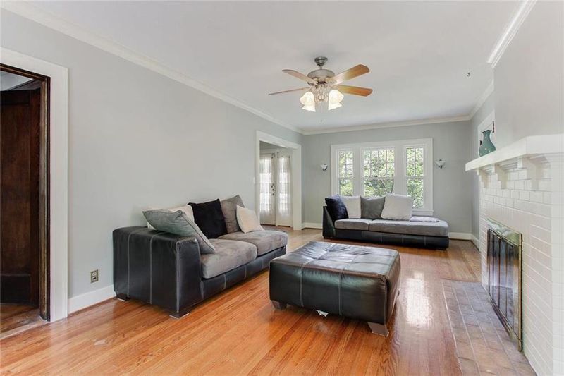 5520 Central St, Kansas City, MO 64113
