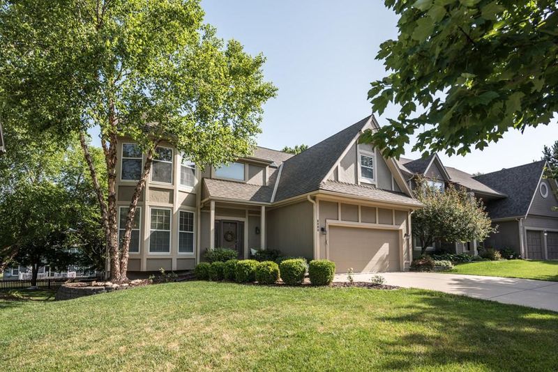 8202 W 144th St, Overland Park, KS 66223