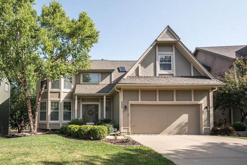 8202 W 144th St, Overland Park, KS 66223