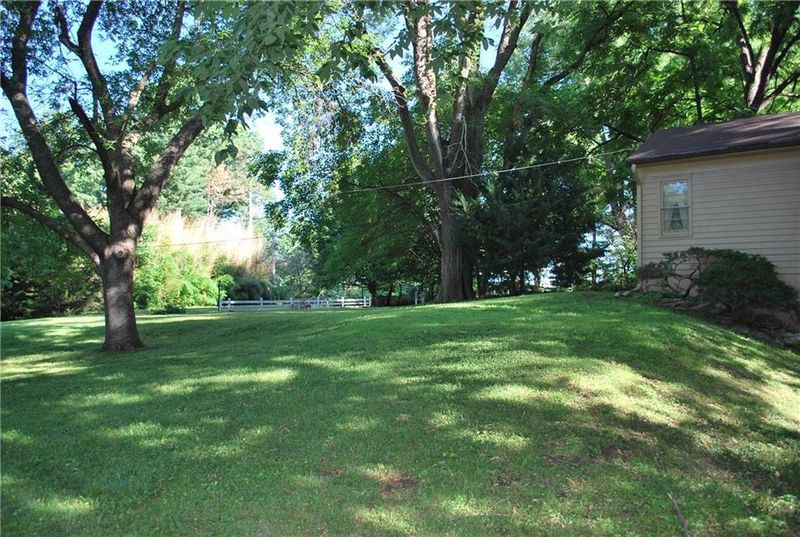 5320 Holmes St, Kansas City, MO 64110