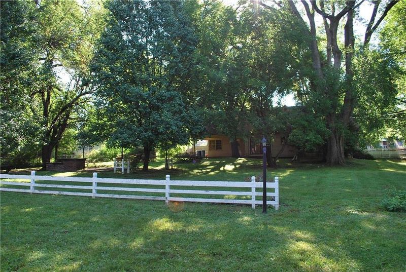 5320 Holmes St, Kansas City, MO 64110