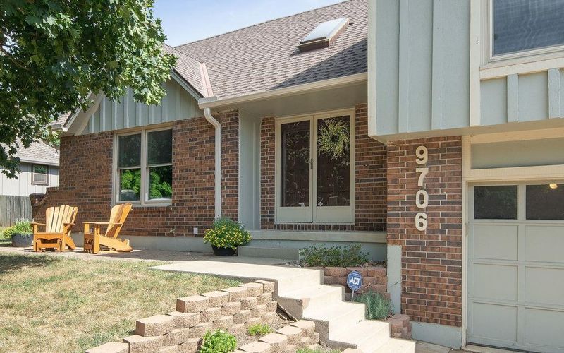 9706 E 90th Ter, Kansas City, MO 64138