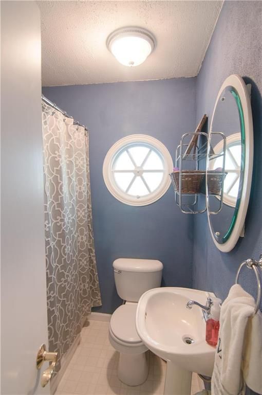 6612 Santa Fe Dr, Overland Park, KS 66202