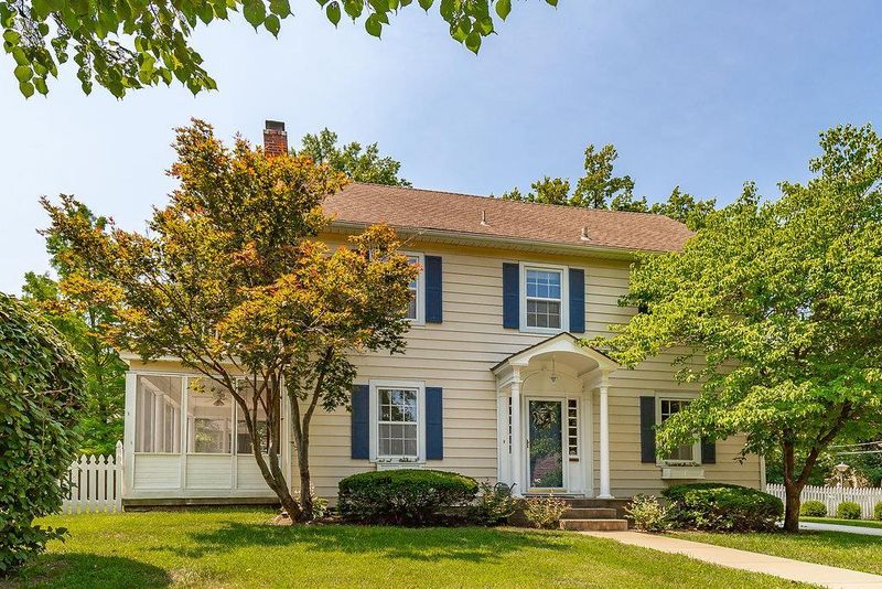 21 E 68th St, Kansas City, MO 64113