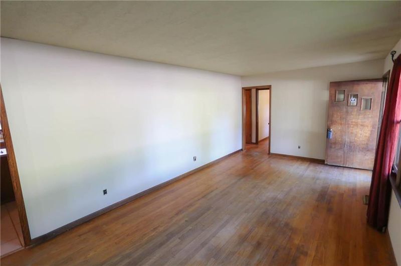 11706 E 32 St, Independence, MO 64052