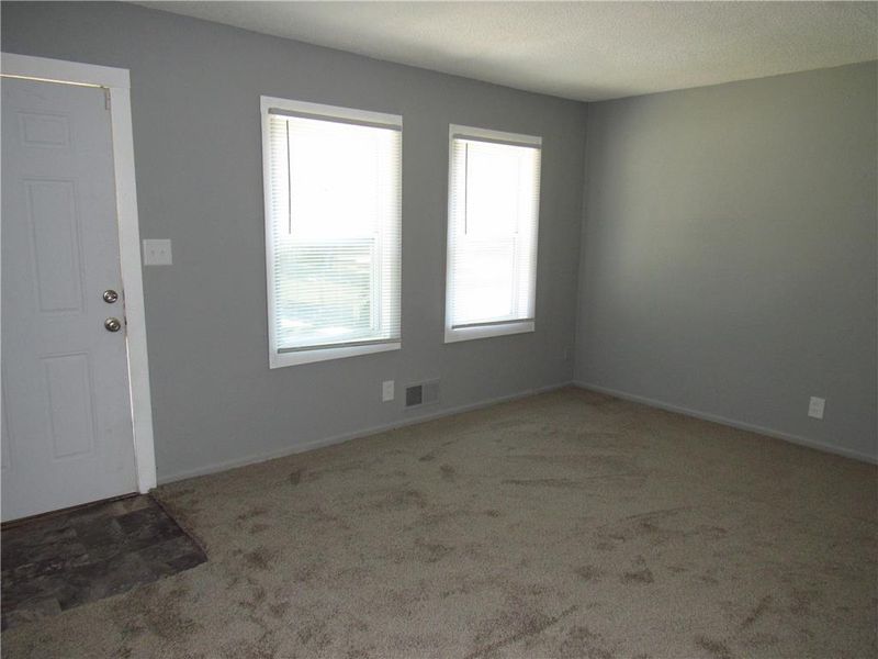 3515 E 69th St, Kansas City, MO 64132